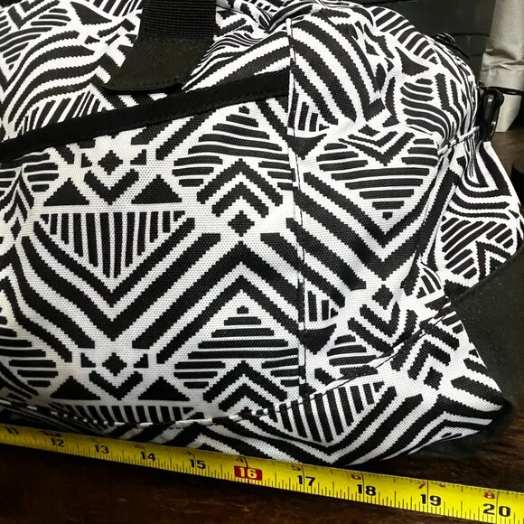 Brand New!! Roxy Duffel Bag - Picture 7 of 8